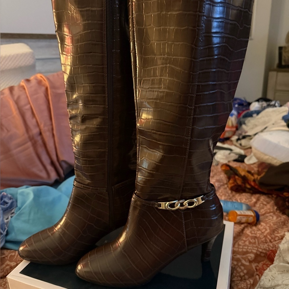 Karen Scott Brown Croco heeled boots